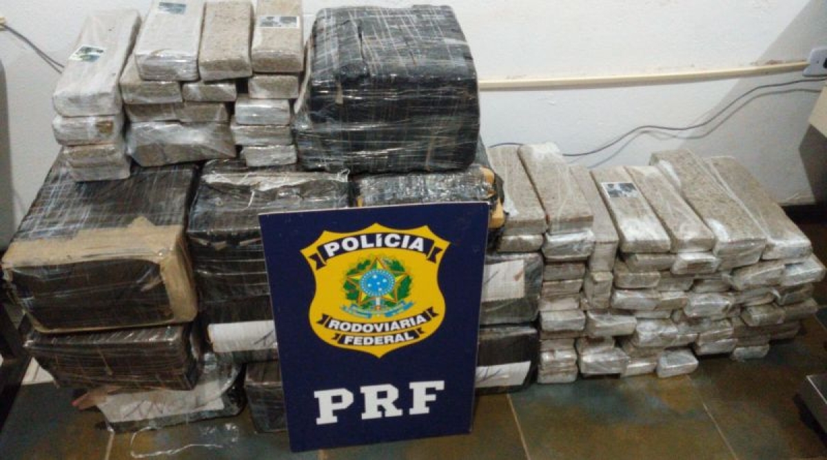 Após perseguição, PRF apreende 277 quilos de maconha (Foto: Agência PRF)