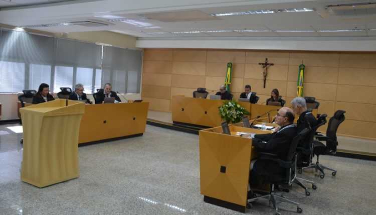TCE avalia quem deve sair para Flávio Conceição retornar (Foto: Portal Infonet)