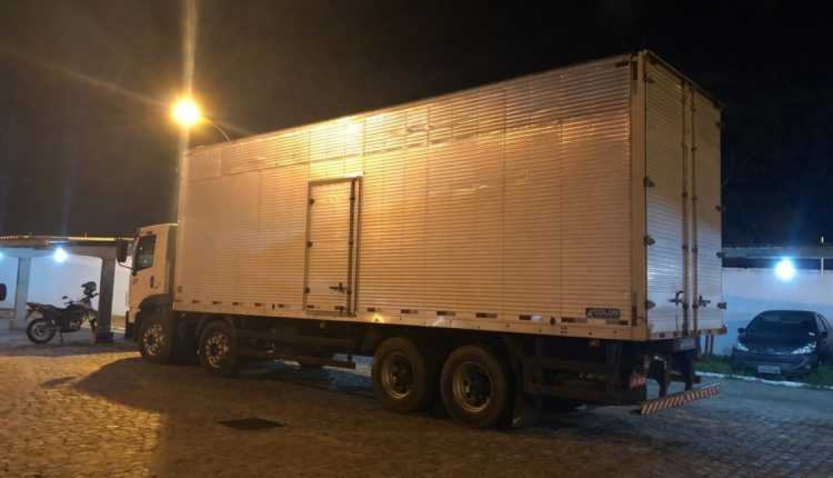 Polícia Federal apreende 205 mil pacotes de cigarros contrabandeados (Foto: PF/SE)