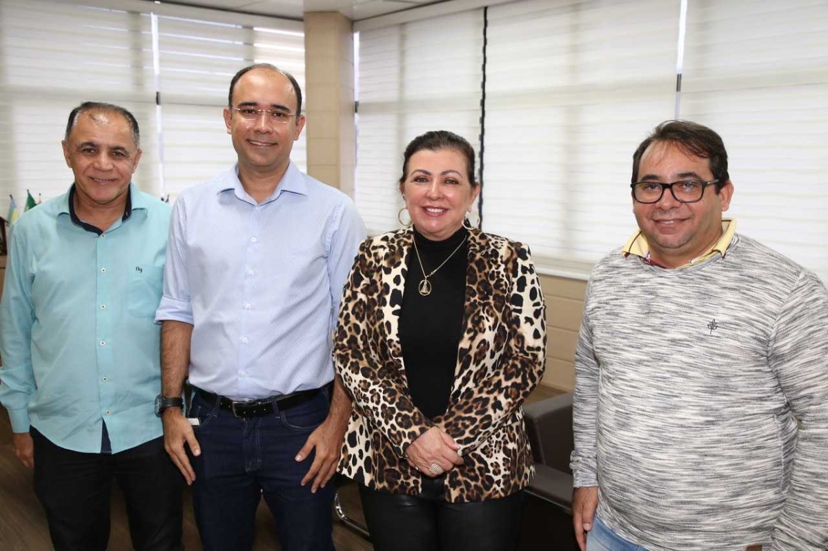 No TCE, prefeitos de cinco municípios se comprometem a adotar melhorias nas feiras livres (Foto: TCE/SE)