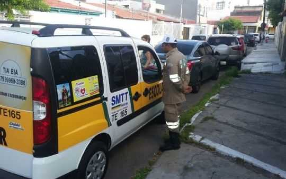 SMTT Aracaju alerta população para os cuidados na contratação do transporte escolar (Foto: SMTT/Aracaju)