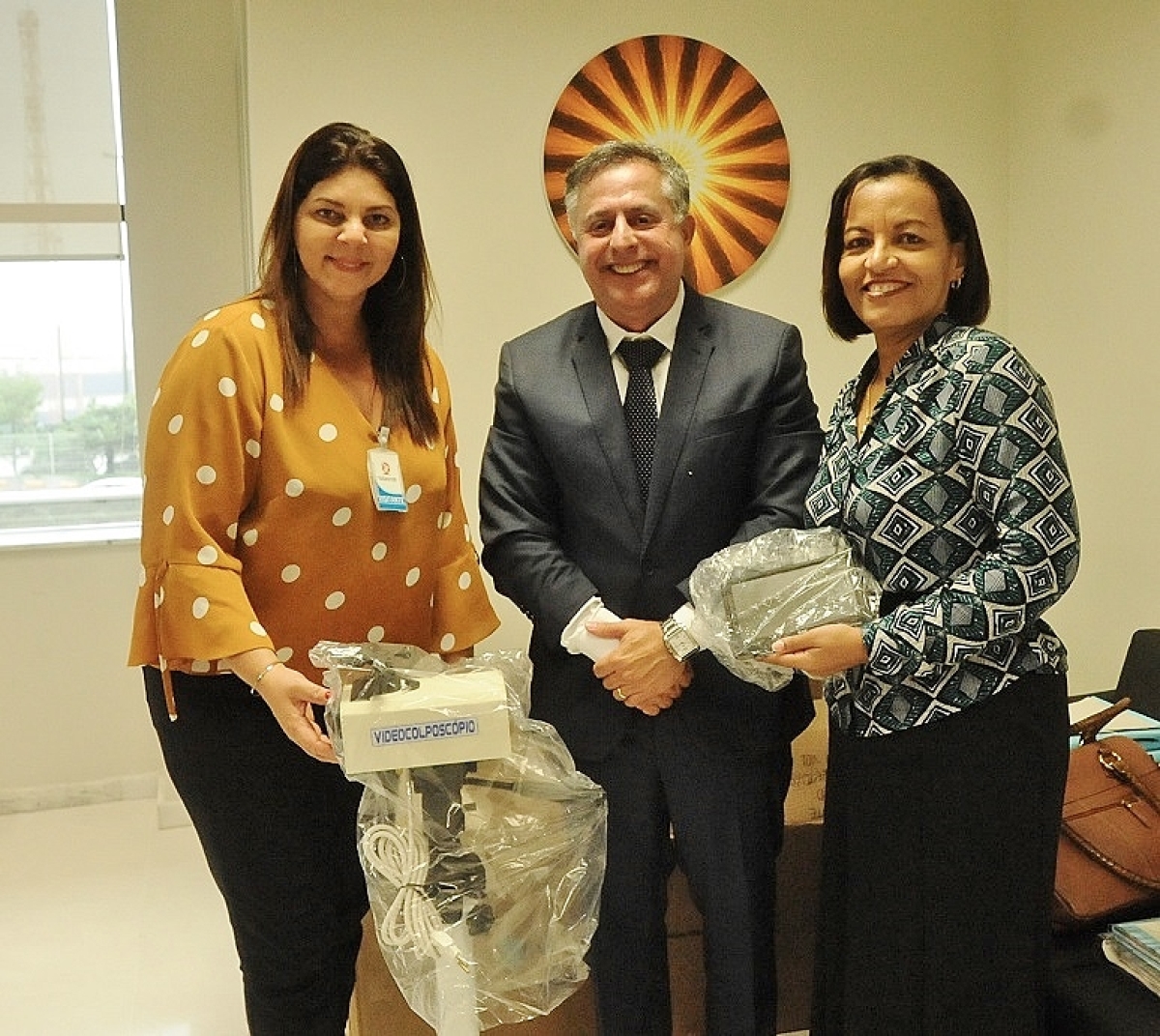 MP de Sergipe entrega colposcópio ao Centro de Atenção Integral à Saúde da Mulher (Foto: MP/SE)