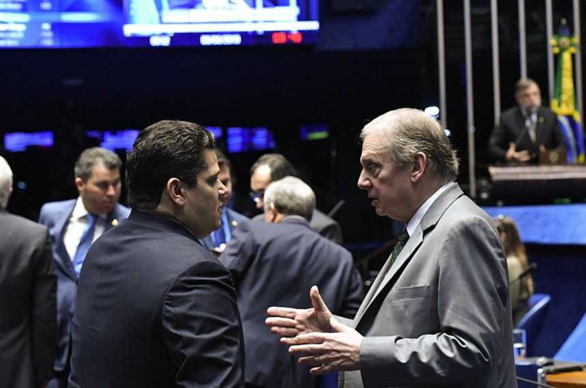 O relator da comissão que acompanha a reforma da Previdência, senador Tasso Jereissati (à dir.), informou que o presidente do Senado, Davi Alcolumbre, já endossou a proposta de o Senado apresentar outra PEC (Foto: Geraldo Magela/ Agência Senado)