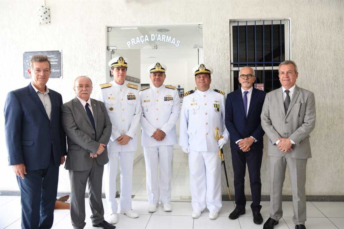 Prefeito de Aracaju acompanha posse do novo comandante da Capitania dos Portos de Sergipe (Foto: Ana Lícia Menezes/ PMA)