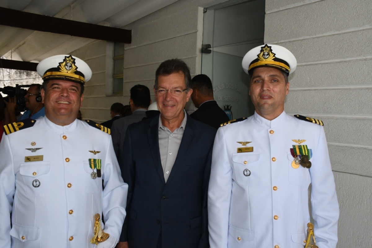 Laércio Oliveira prestigia troca de comando na Marinha de Sergipe (Foto: Site Laércio Oliveira)