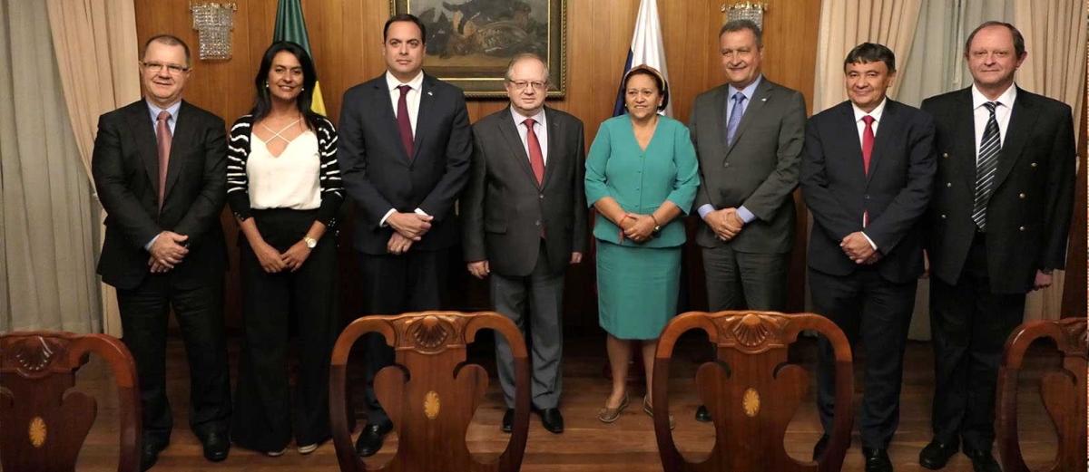 Após a reunião de criação do Consórcio Nordeste, realizada em Salvador, representando o governador Belivaldo Chagas, a vice-governadora Eliane Aquino seguiu com os gestores estaduais para Brasília (Foto: Roque Sá)