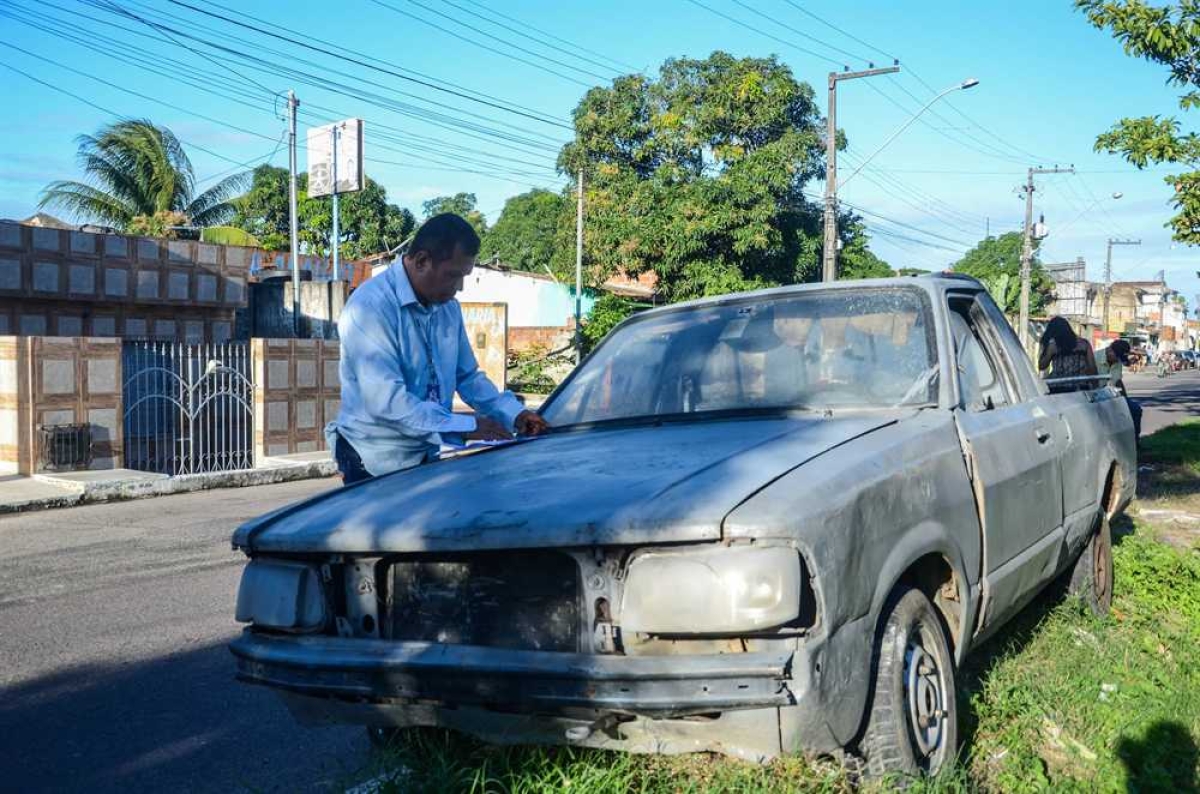 Emsurb notifica responsáveis por sucatas e veículos abandonados em Aracaju (Foto: Felipe Goettenauer/ Prefeitura de Aracaju)