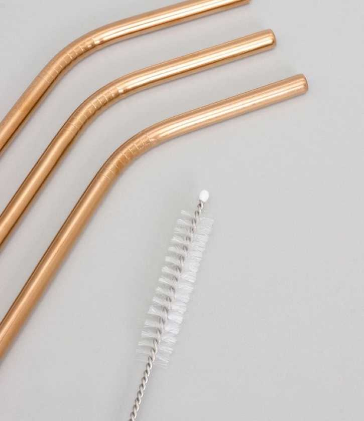 Kit inox Rose Gold (3 canudos + 1 escova): R$ 45,90 (Renner �?? shoppings Jardins e RioMar) (Imagem: Divulgação)