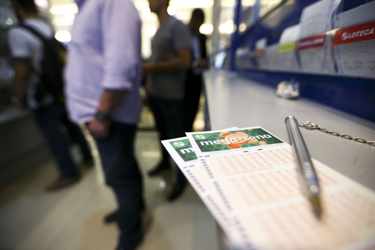Mega-Sena pode pagar prêmio de R$ 32 milhões nesta terça-feira, 6/8 (Foto: Marcelo Camargo/Agência Brasil)