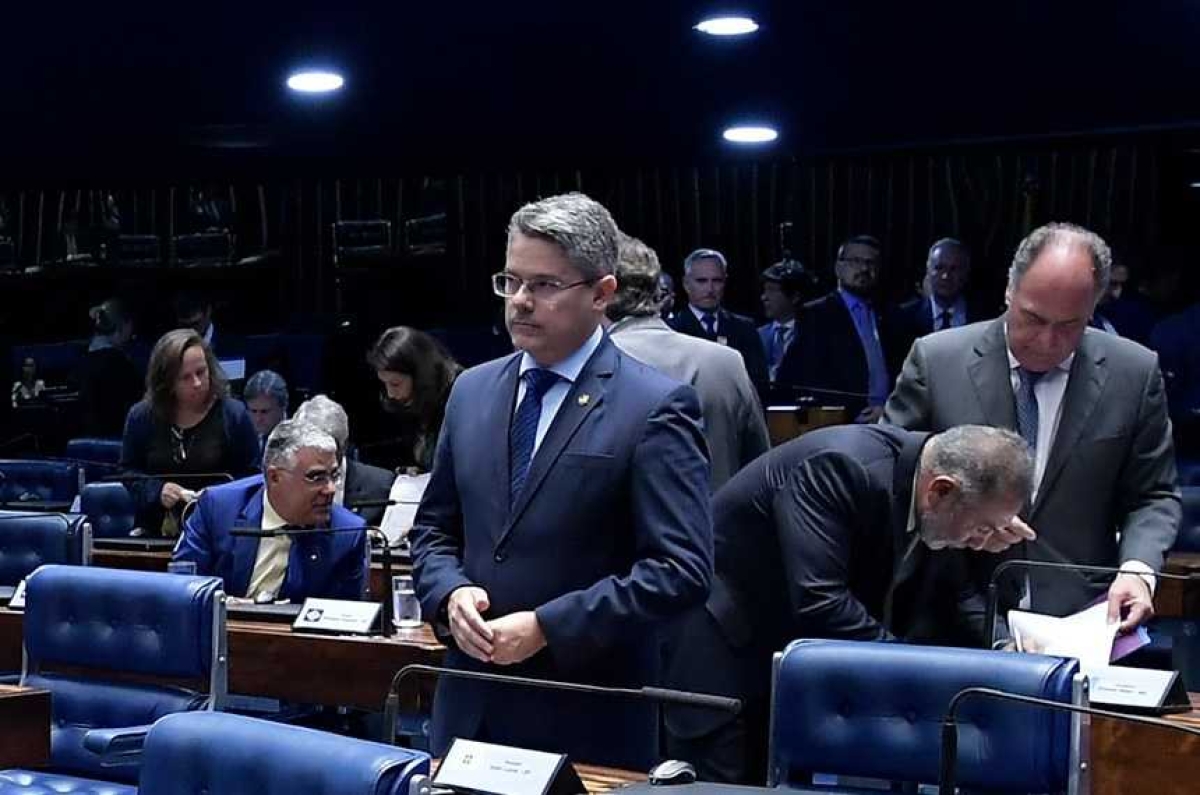 O texto aprovado foi o substitutivo do relator, senador Alessandro Vieira, e agora volta para análise da Câmara dos Deputados (Foto: Waldemir Barreto/ Agência Senado)