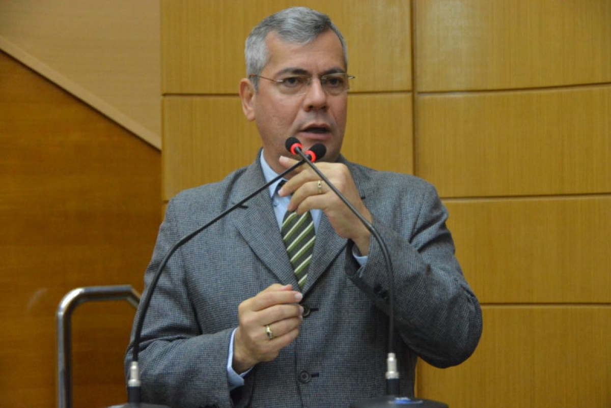 Iran Barbosa destaca greve nacional da Educação  (Foto: Jadilson Simões/ Rede Alese)