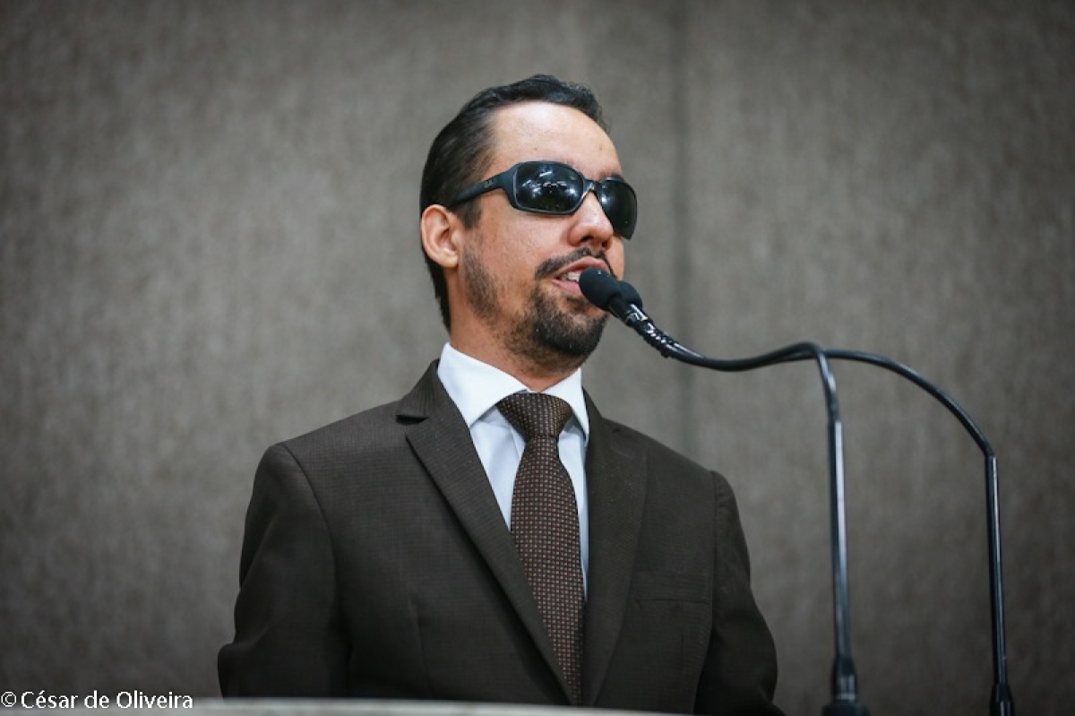 Lucas Aribé critica terceirização da Saúde em Aracaju (Foto: César de Oliveira/ CMA)