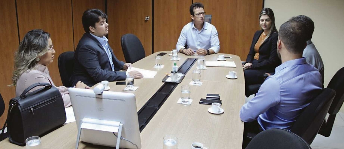 Procon e Energisa assinam termo para funcionamento de posto de atendimento avançado (Foto: Sejuc/SE)