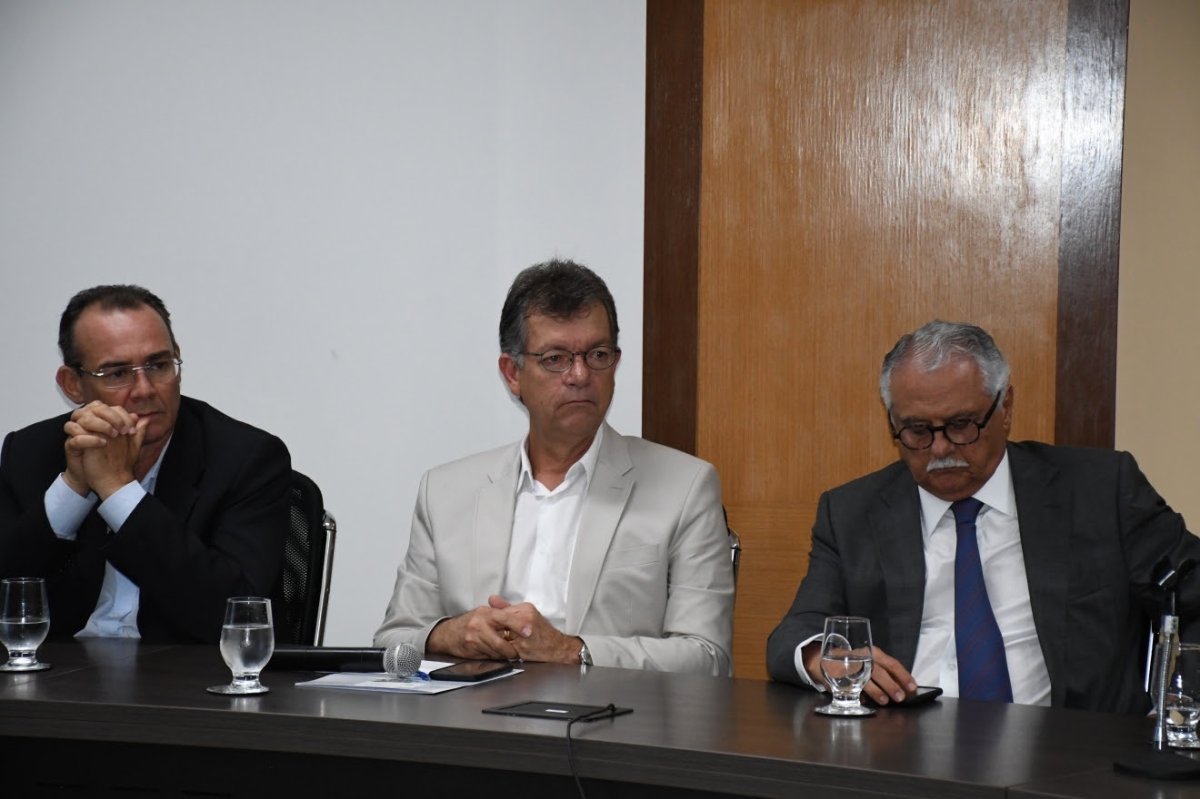 Laércio Oliveira defendeu em reunião com ministro do governo investimentos em infraestrutura em Sergipe (Foto: Site Laércio Oliveira)