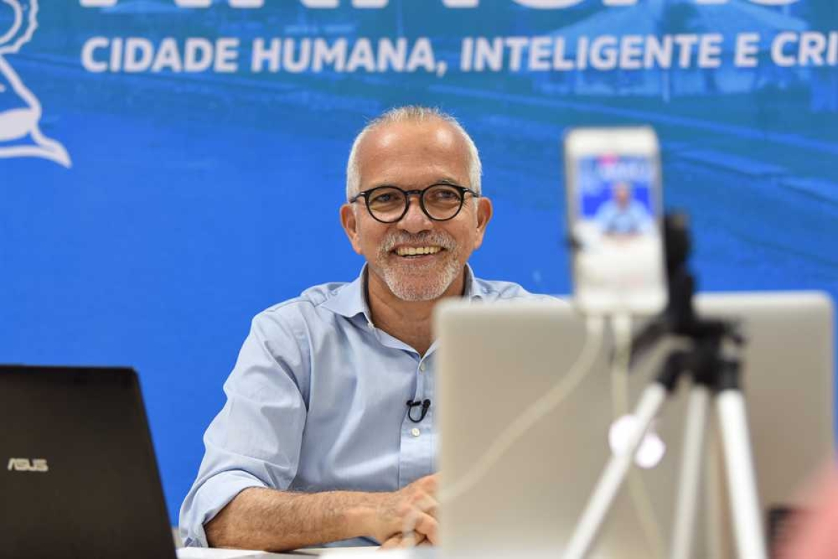 Prefeito de Aracaju anuncia substituição de empresa que executa obra da avenida Beira Mar (Foto: Ana Lícia Menezes/ PMA)