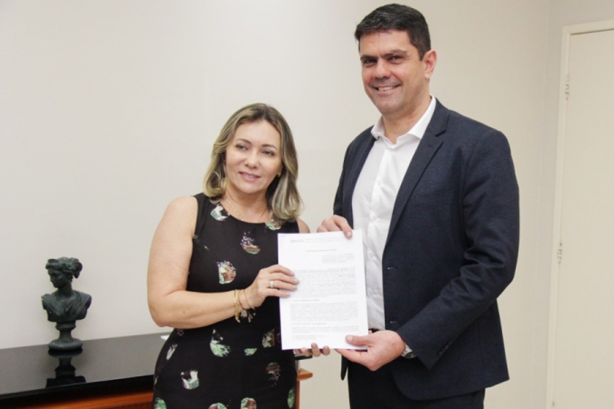 Prefeita de Riachuelo assina convênio e servidores terão acesso ao Ipesaúde (Foto: Prefeitura de Riachuelo)