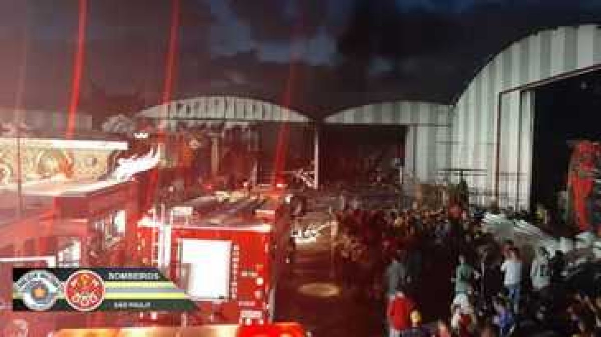 Incêndio atinge escolas de samba na capital paulista (Foto: Corpo de Bombeiros da PMSP)