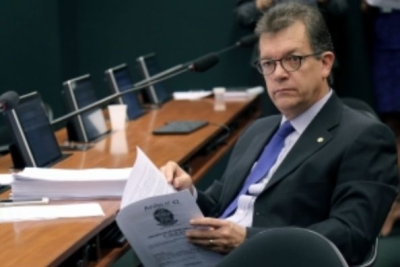 Laércio apresenta emenda para ampliar financiamento aos municípios atingidos pela mancha de óleo (Foto: Site Laércio Oliveira)