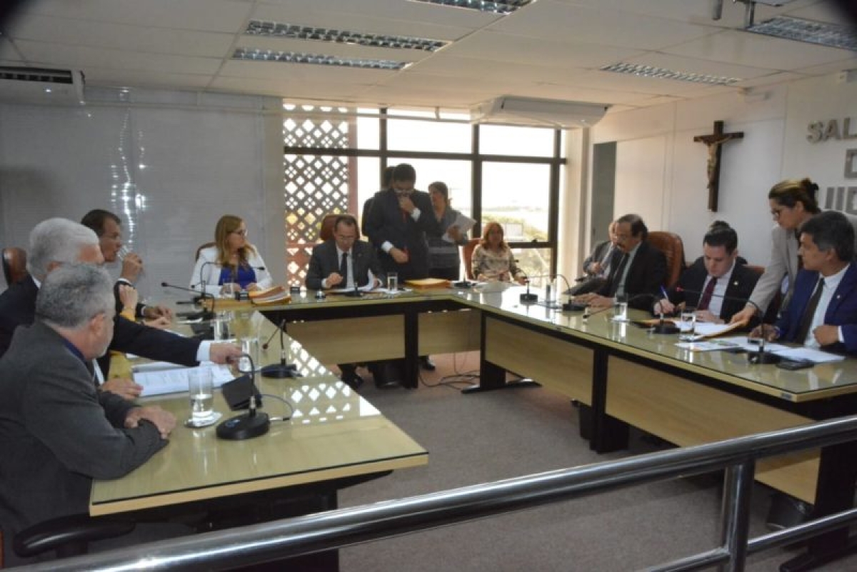 PEC sobre recesso aprovada na Comissão de Justiça (Foto: Rede Alese)