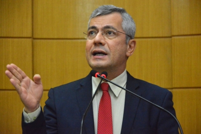 Parlamentar criticou as soluções que apenas cobram mais sacrifícios dos servidores (Foto: Jadilson Simões)