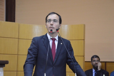 Georgeo: "�? um absurdo tirar dinheiro da saúde e educação para aumentar o fundo partidário" (Foto: Assessoria Georgeo Passos)