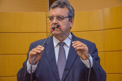 Luciano Pimentel denuncia abandono de campo localizado no Parque da Sementeira (Foto: Assessoria Luciano Pimentel)