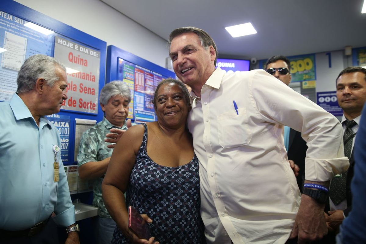 Bolsonaro vai a lotérica apostar na Mega da Virada (Foto: Antonio Cruz/ Agência Brasil)