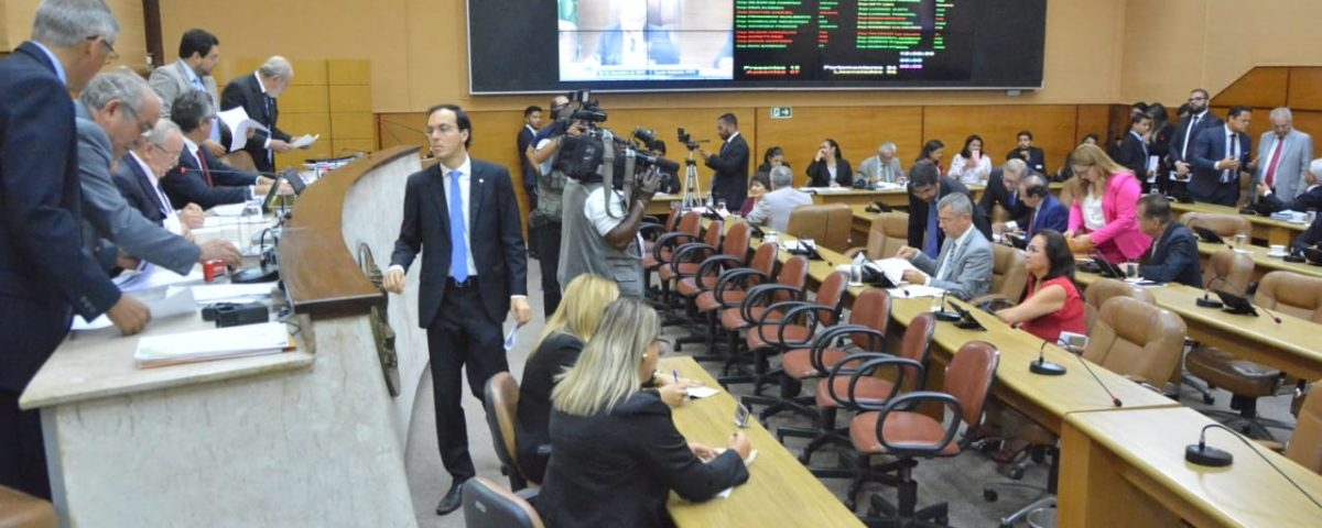 Deputados se aposentam e só após reformam a Previdência (Foto: Via Destaque Comunicação)