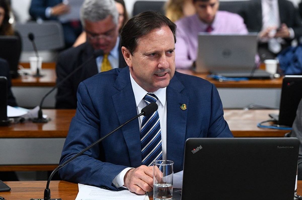 Autor da proposta, Acyr Gurgacz destaca relação desigual entre empresas e motoristas (Foto: Marcos Oliveira/ Agência Senado)