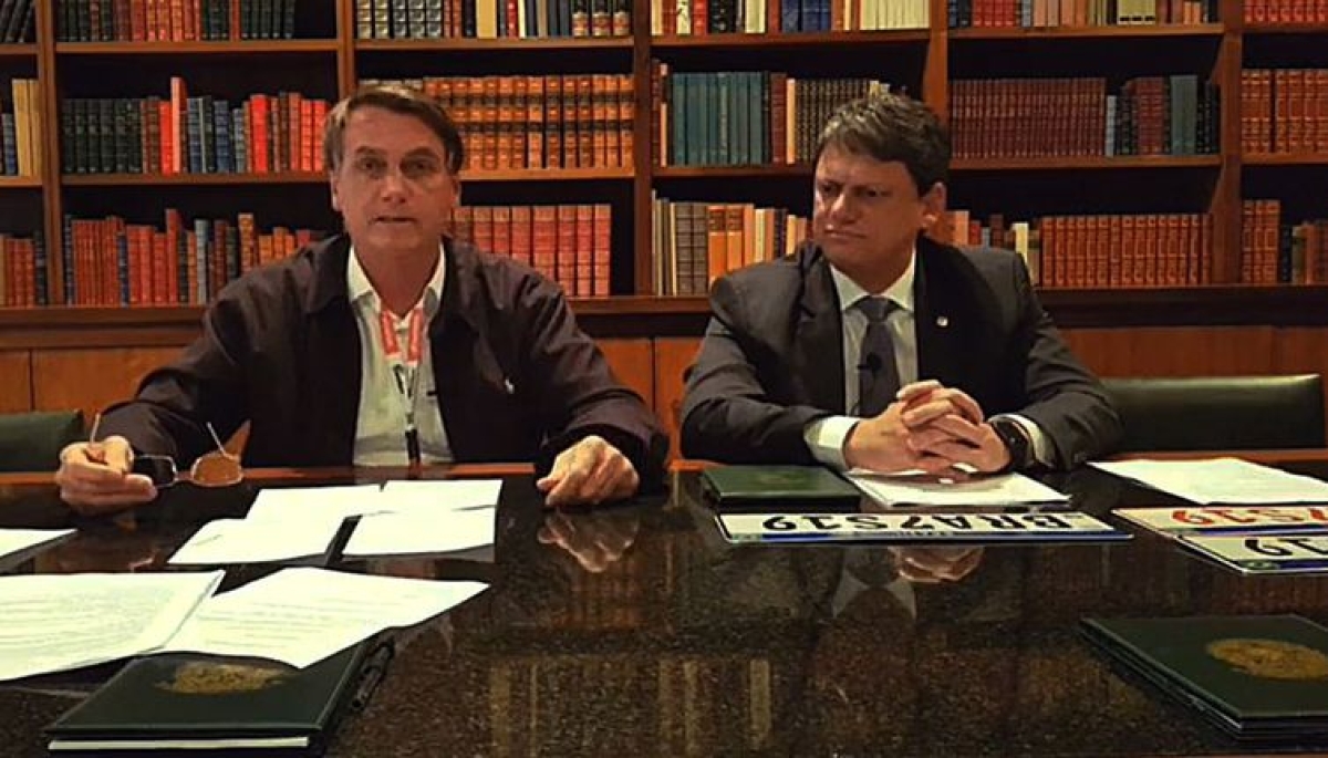 Presidente fez uma transmissão gravada nesta quinta-feira enquanto está em viagem para a Índia (Imagem: Reprodução/ Live Bolsonaro 23.01.2020)
