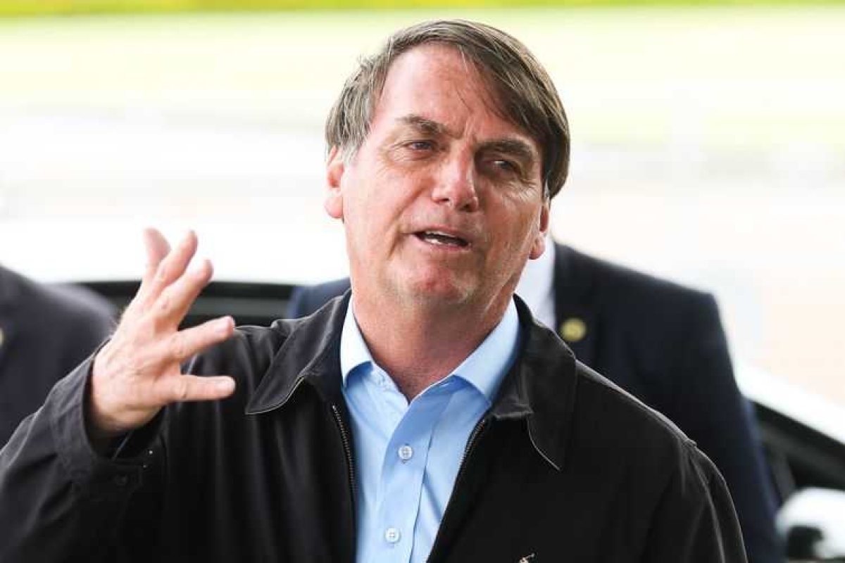Presidente Jair Bolsonaro fala à imprensa ao chegar ao Palácio da Alvorada (Foto: Antonio Cruz/ Agência Brasil)