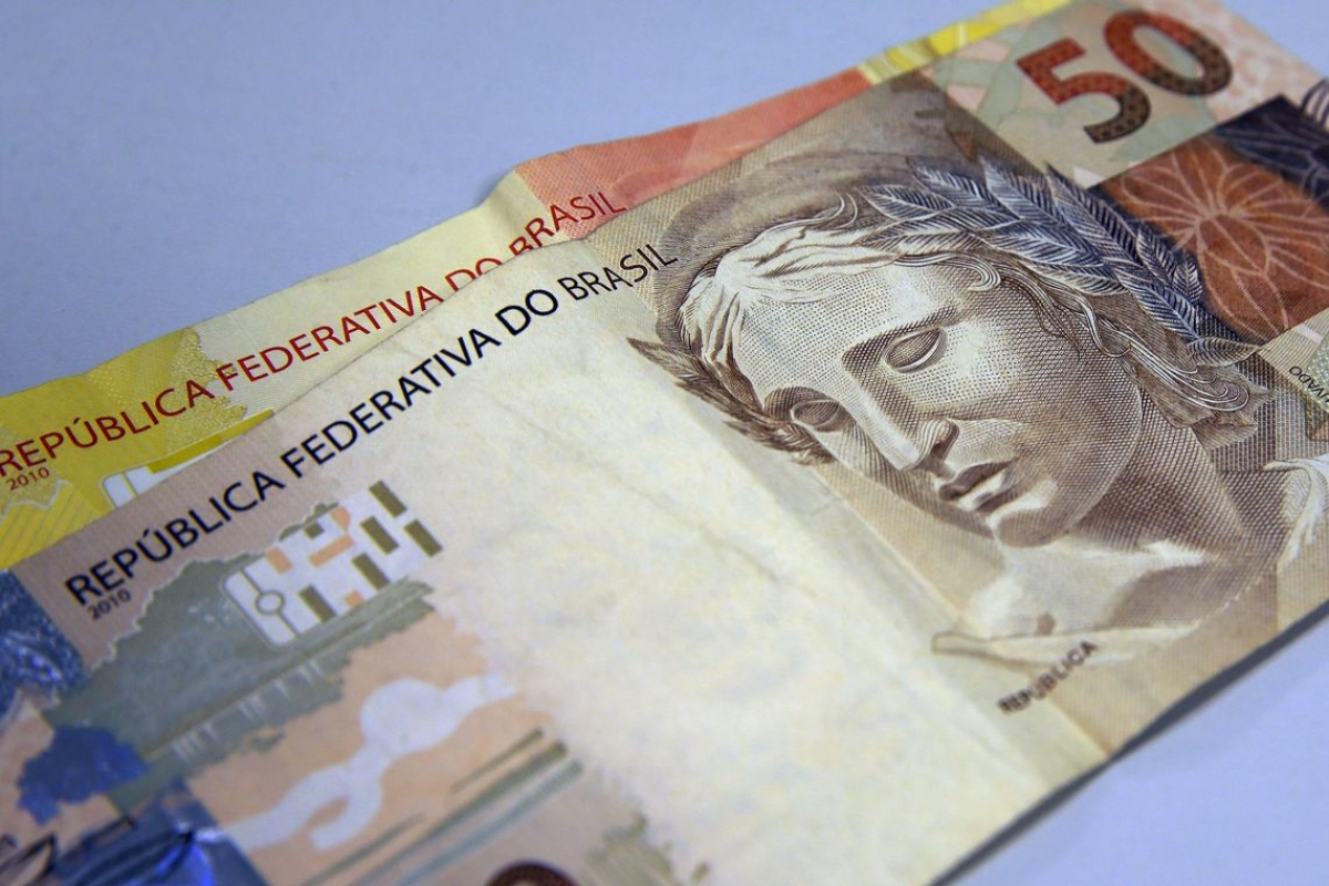 Bolsonaro assina MP que eleva salário mínimo para R$ 1.045 (Foto: Marcello Casal Jr./ Agência Brasil)