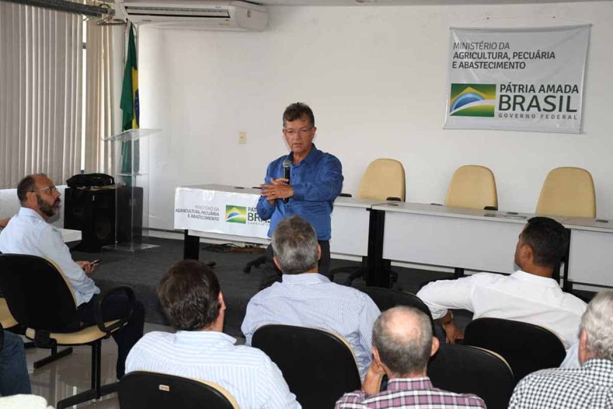 Laércio discute o estímulo à criação e difusão genética de gado da raça Indubrasil (Foto: Site Laércio Oliveira)
