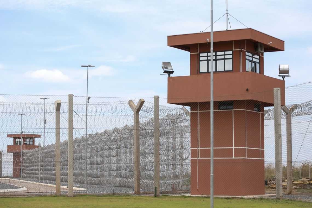 Forças Armadas reforçam segurança da Penitenciária Federal em Brasília (Foto: Marcelo Camargo/ Agência Brasil)