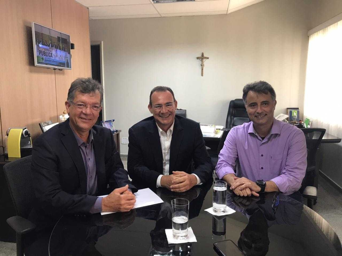 Deputado federal Laércio Oliveira, deputado estadual Zezinho Sobral e superintendente DNIT em Sergipe, Gustavo Defilippo (Foto: Assessoria Zezinho Sobral)