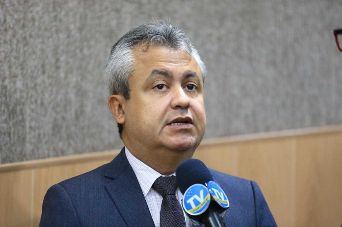 Elber faz emenda ao projeto de remissão do IPTU que beneficiará servidores públicos (Foto: César de Oliveira/ CMA)