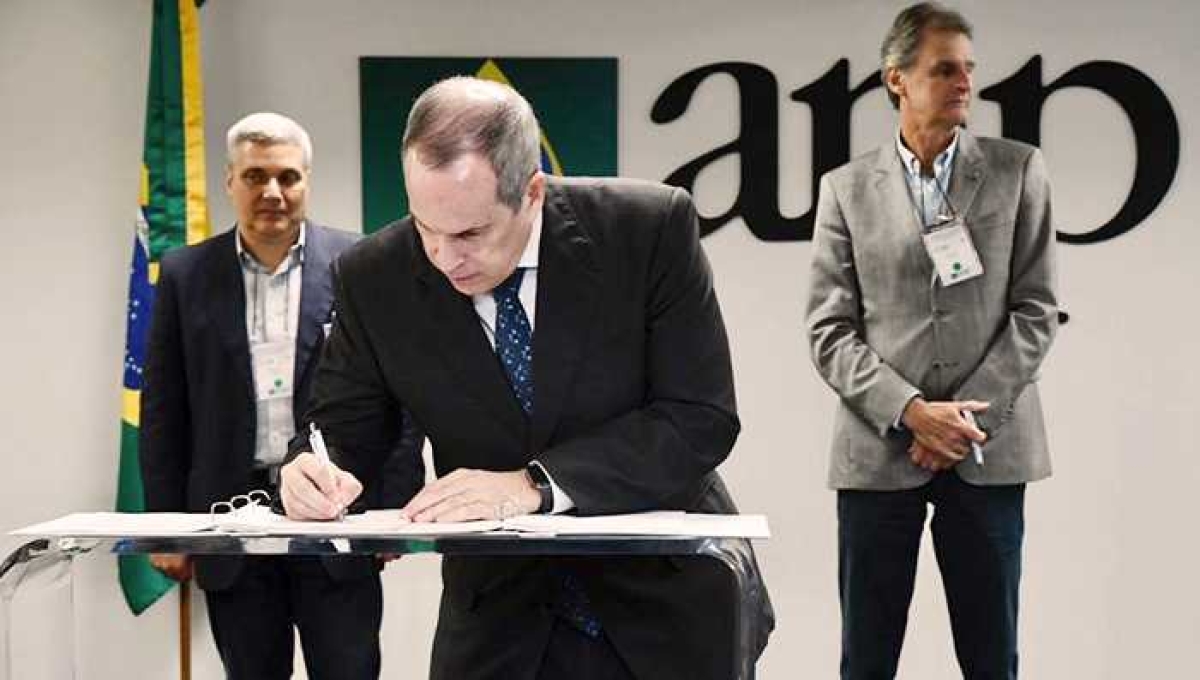 Diretor-geral da ANP, Décio Oddone, durante a cerimônia de assinatura dos contratos das rodadas (Foto: Divulgação/ Marcus Almeida/ ANP)