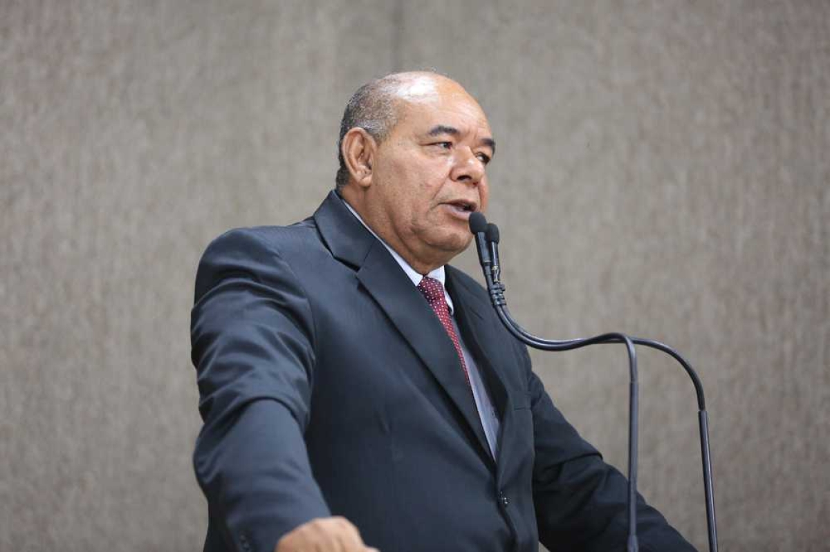 Seu Marcos pede fiscalização da Delegacia Regional do Trabalho na Estrela (Foto: César de Oliveira/ CMA)