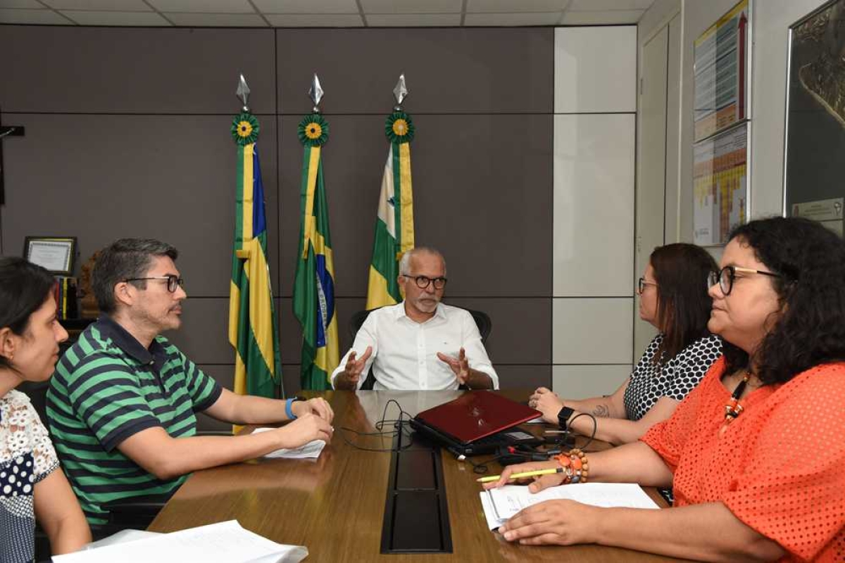 Prefeito e secretária discutem Plano de Contingência para coronavírus em Aracaju (Foto: Ana Lícia Menezes/ PMA)