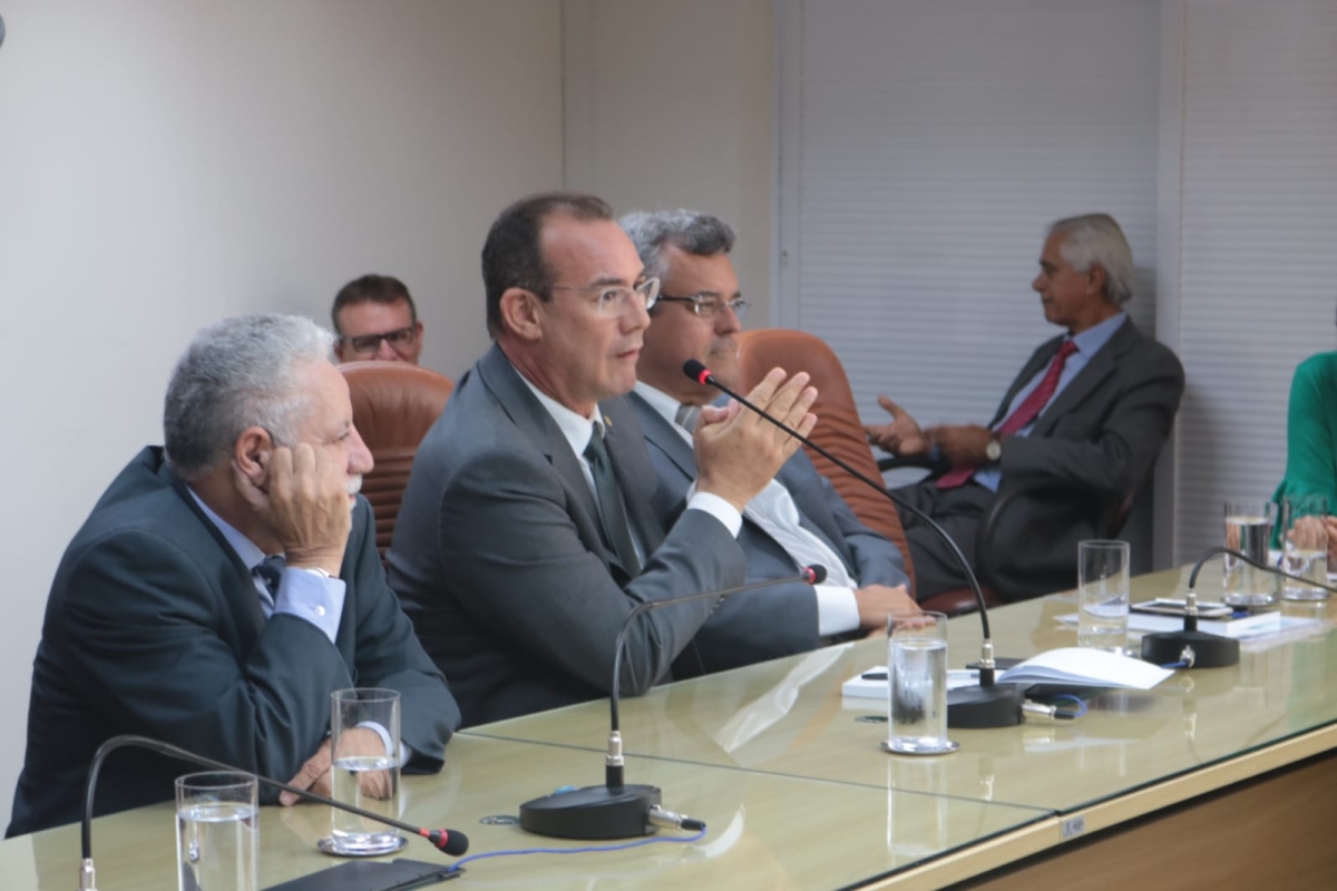 Zezinho Sobral: "Não haverá interrupção do serviço do Banese nos municípios" (Foto: Assessoria Zezinho Sobral)