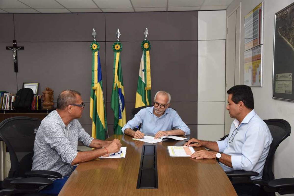 Prefeito sanciona Lei da Publicidade com prazo amplo para adequações e mais isenções (Foto: Ana Lícia Menezes/ PMA)