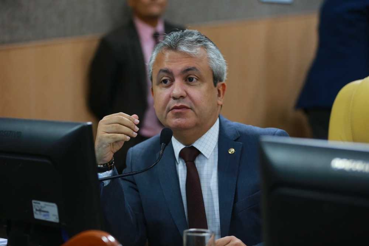 Elber informa que justiça não acatou mais um recurso de Edvaldo para aumentar IPTU de Aracaju (Foto: César de Oliveira/ CMA)