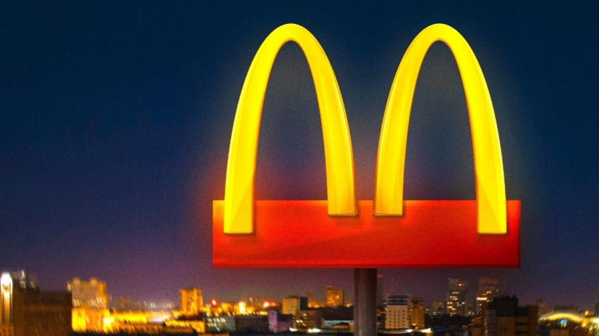 McDonald´s afasta arcos dourados de seu "M" em ação simbólica contra coronavírus (Foto: Via Destaque Comunicação)