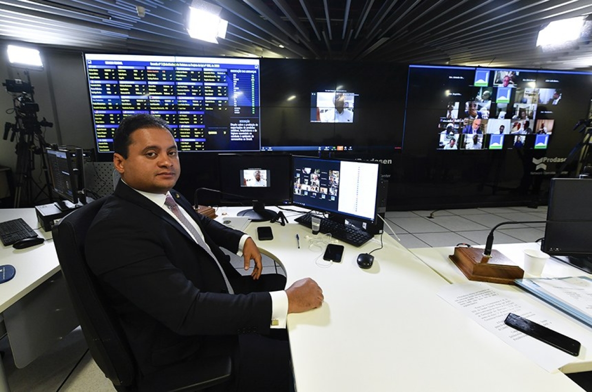 Proposta do senador Weverton destina 47,37% do prêmio para atendimento às vítimas da covid-19
(Foto: Leopoldo Silva/ Agência Senado)