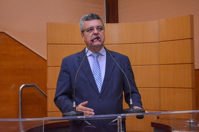 Luciano Pimentel solicita ao Banese suspensão da cobrança de empréstimos aos aposentados (Foto: Assessoria Luciano Pimentel)