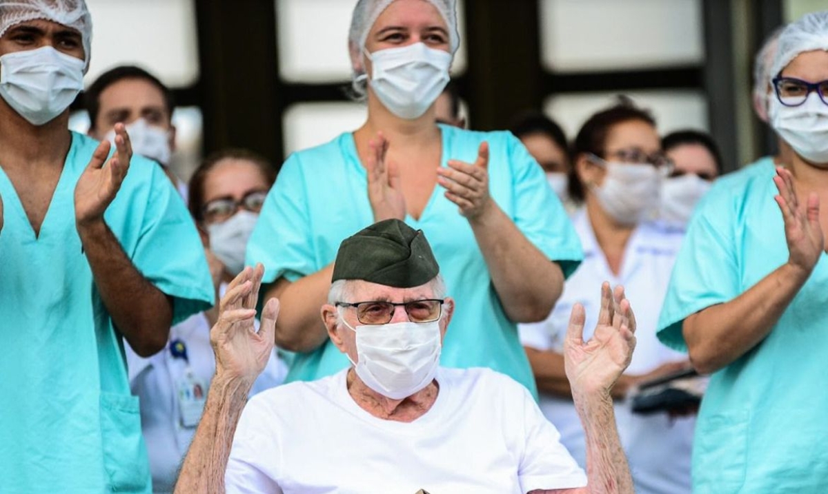 Homem de 99 anos é o mais velho a receber alta após contrair covid-19 (Foto: Cb Estevam/ CCOMSEx)