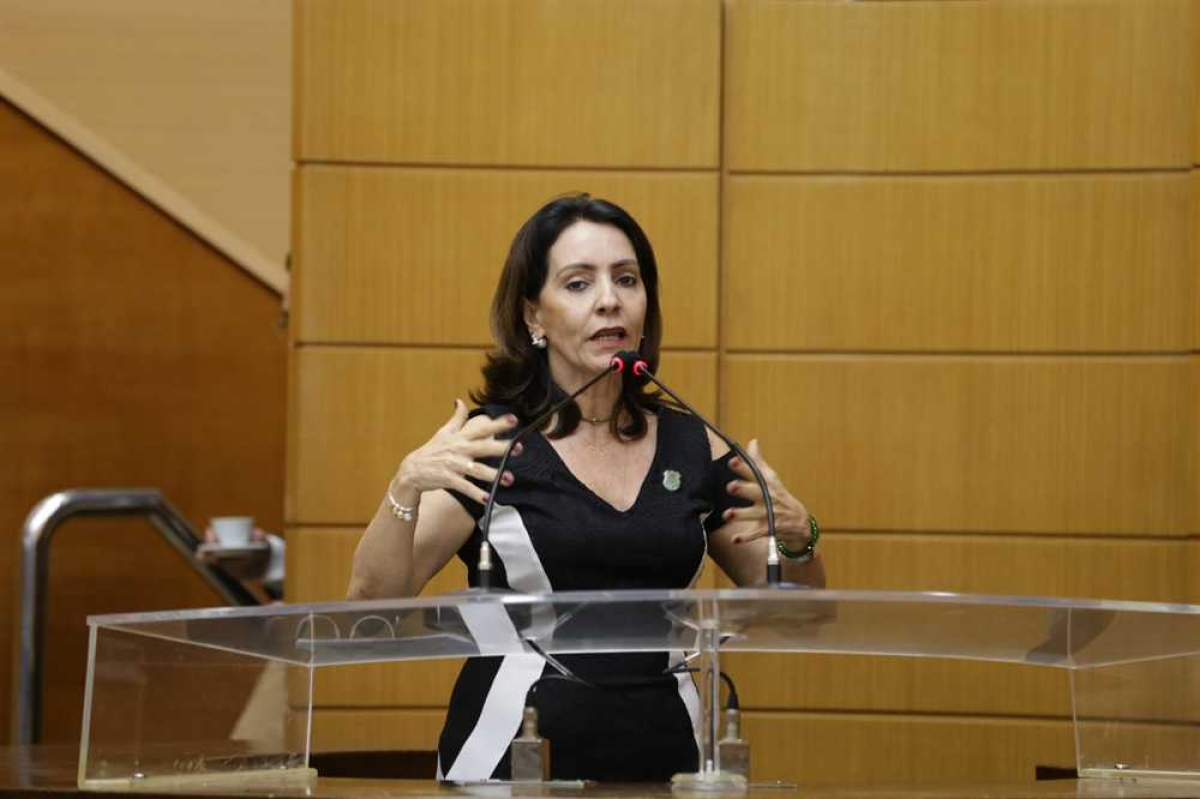 "Edvaldo brinca com a cara dos aracajuanos", dispara Emília (Foto: César de Oliveira/ CMA)