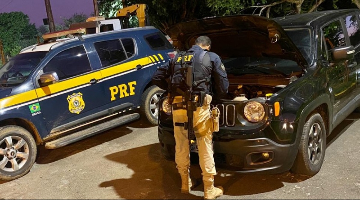 Em menos de quatro horas PRF recupera nas rodovias federais de Sergipe dois carros roubados na Bahia (Foto: PRF/SE)