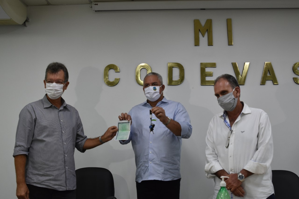 Laércio Oliveira entrega caminhões e maquinários para prefeituras e agricultores de oito municípios (Foto: Site Laércio Oliveira)