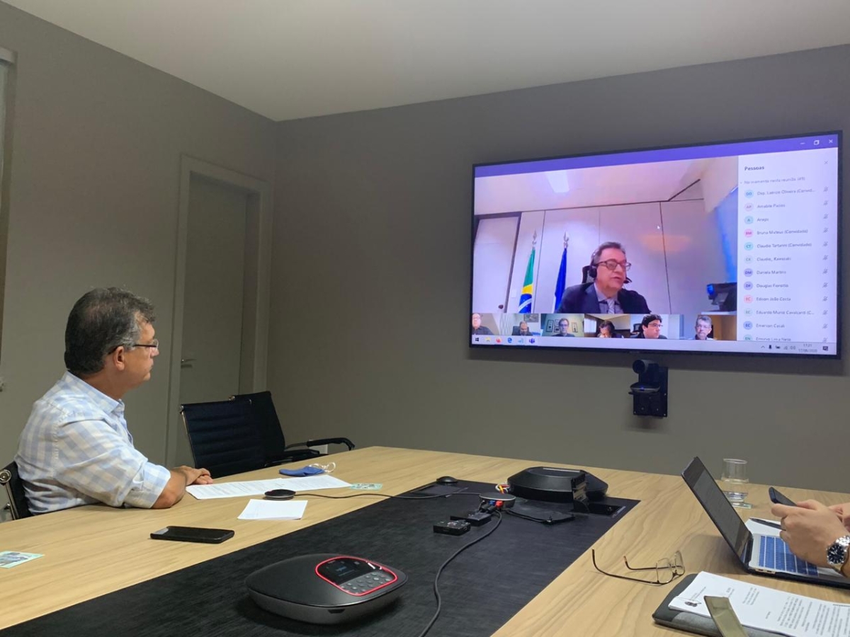 Laércio Oliveira debate com secretário da Receita Federal impactos da crise no setor de serviços (Foto: Site Laércio Oliveira)